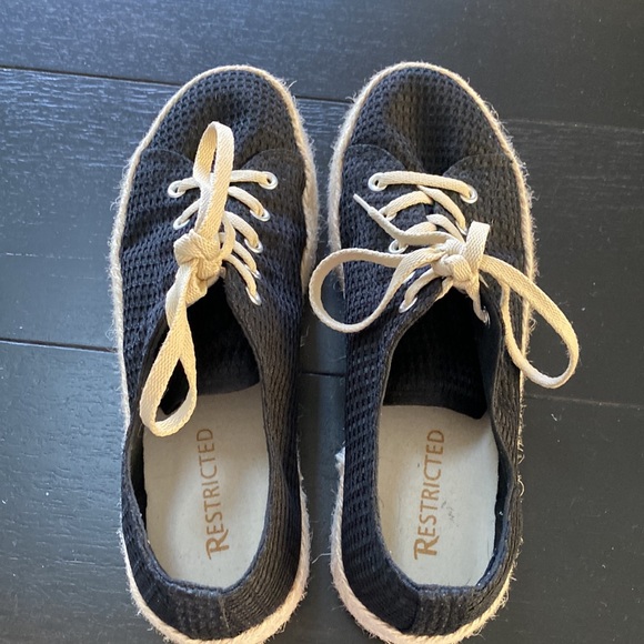 Restricted Lace Up Shoes. Platform Black Fabric with Tan Weave. Size 10 - Picture 9 of 9